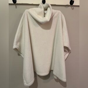 Dylan pullover. Cream/White. Machine washable-non smoking home. Size S. EUC